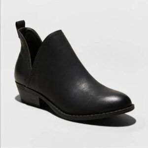 Universal Thread | ankle cutout booties